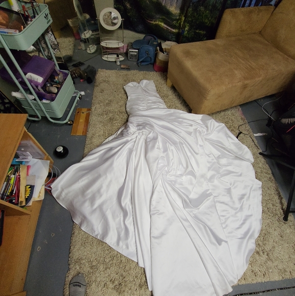 Wedding dress size 6 - Picture 3 of 6